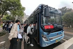 海港球员：我们没人扛得住马莱莱，申花一个大脚就破了高位逼抢